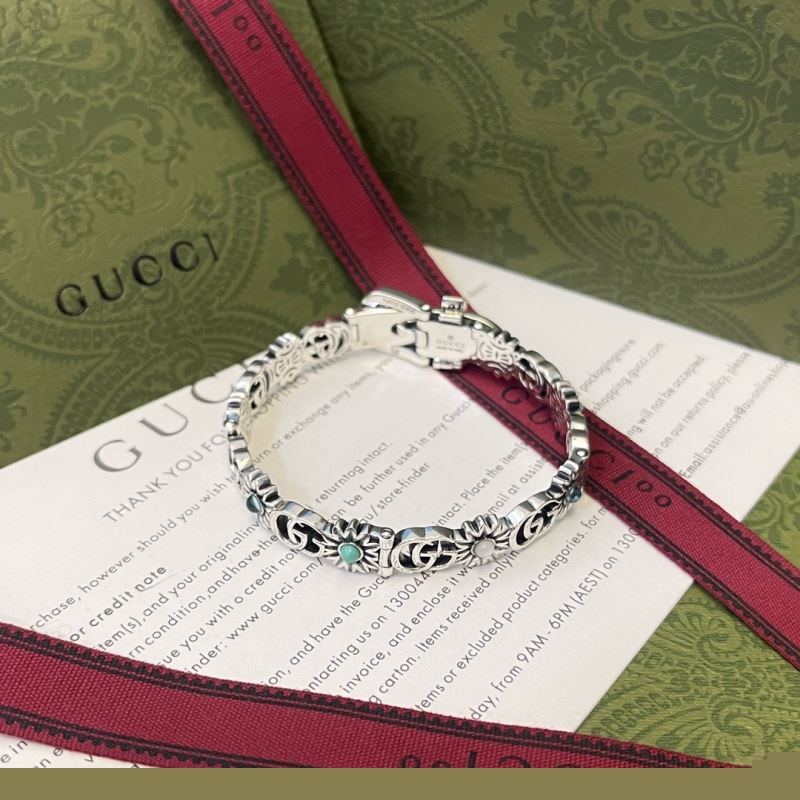 G*u*i bracelets
